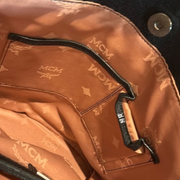 MCM Munchen Black Saffiano Leather Shoulder Bag (EXCELLENT CONDITION) - Picture 12 of 15